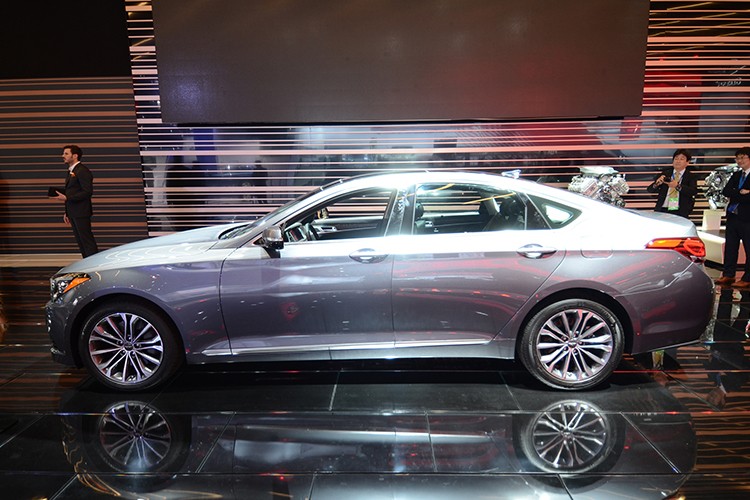 Sedan hang sang Genesis G80 2017 gia tu hon 800 trieu-Hinh-3